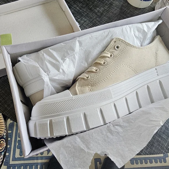 NIB canvas platform sneakers US 10 - Picture 2 of 7
